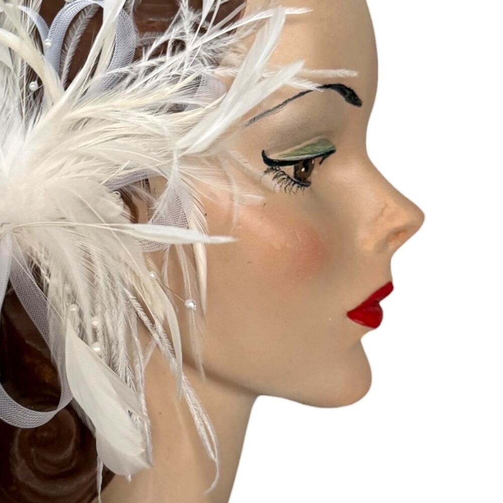 NWT Bel Aire Bridal White Feather Fascinator Pearl Hair Clip Wedding Style 1968